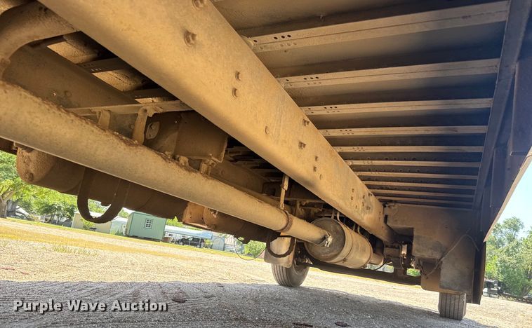 image for item DY0385 2004 Freightliner FS65 school bus