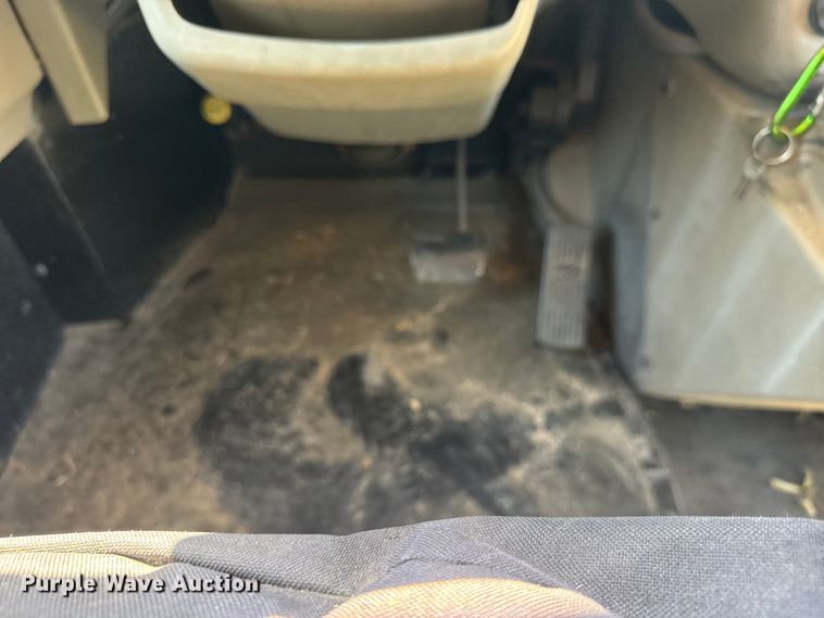 image for item DY0385 2004 Freightliner FS65 school bus