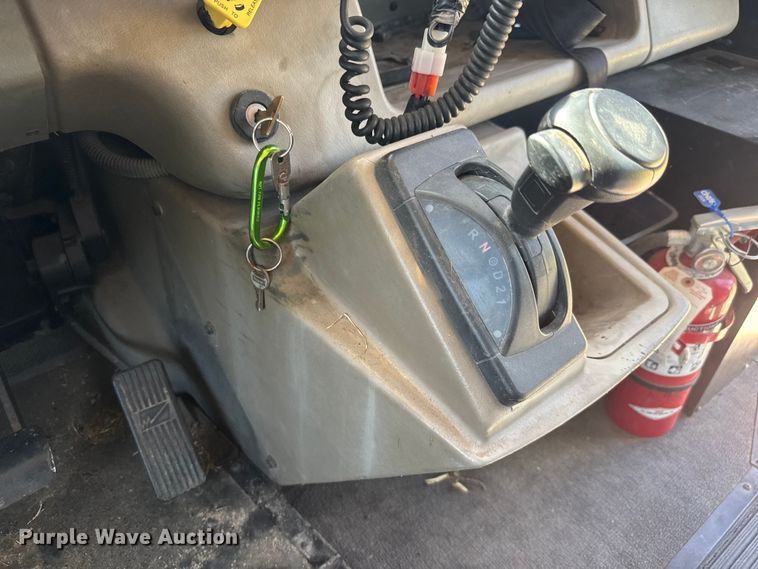 image for item DY0385 2004 Freightliner FS65 school bus