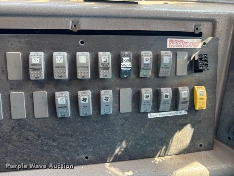 image for item DY0385 2004 Freightliner FS65 school bus