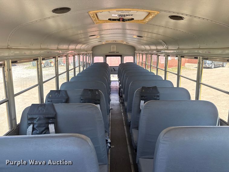 image for item DY0385 2004 Freightliner FS65 school bus