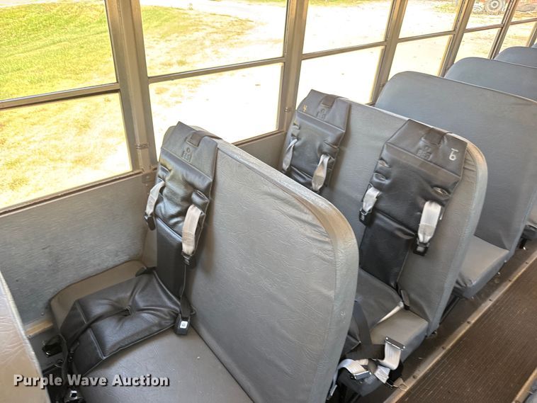 image for item DY0385 2004 Freightliner FS65 school bus