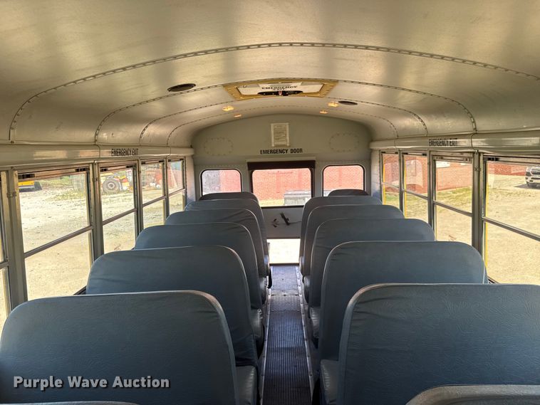 image for item DY0385 2004 Freightliner FS65 school bus