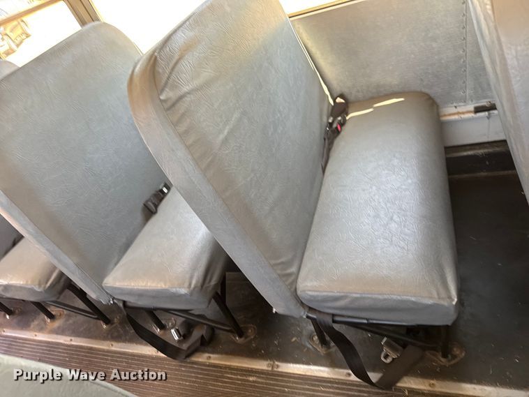 image for item DY0385 2004 Freightliner FS65 school bus