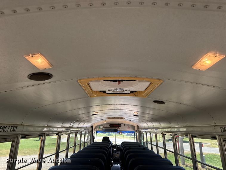 image for item DY0385 2004 Freightliner FS65 school bus