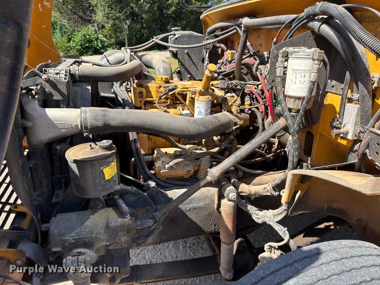 image for item DY0385 2004 Freightliner FS65 school bus