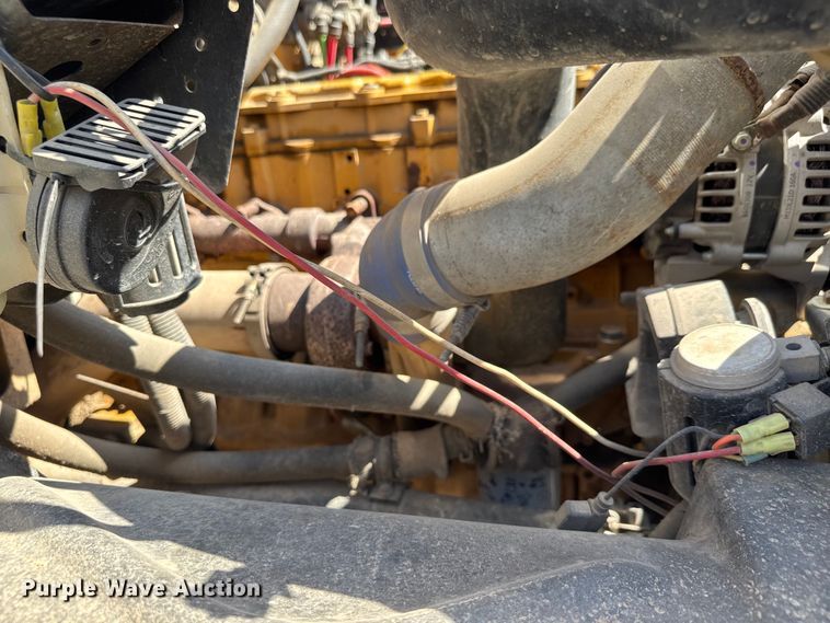 image for item DY0385 2004 Freightliner FS65 school bus