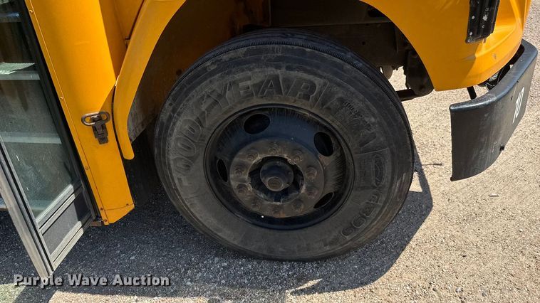 image for item DY0385 2004 Freightliner FS65 school bus