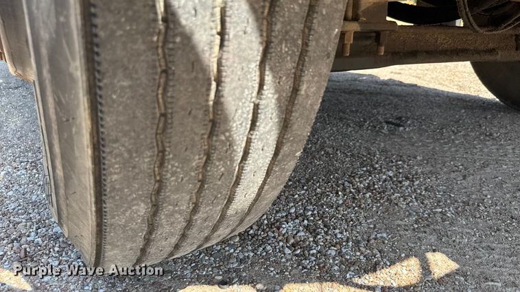 image for item DY0385 2004 Freightliner FS65 school bus