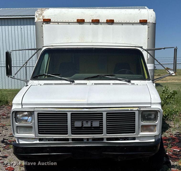 image for item DY0386 1987 GMC Vandura 3500 box truck