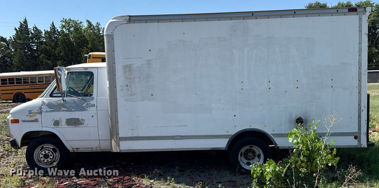 image for item DY0386 1987 GMC Vandura 3500 box truck