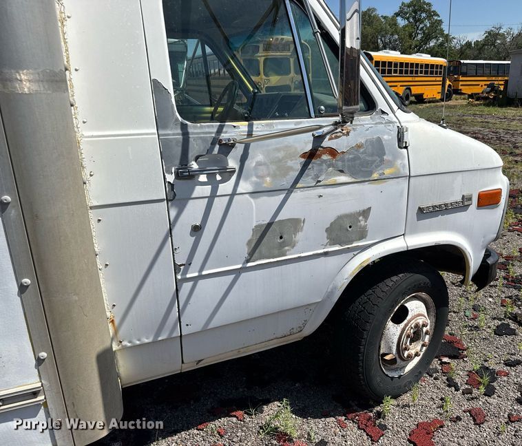 image for item DY0386 1987 GMC Vandura 3500 box truck