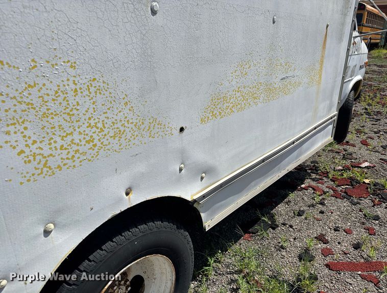 image for item DY0386 1987 GMC Vandura 3500 box truck