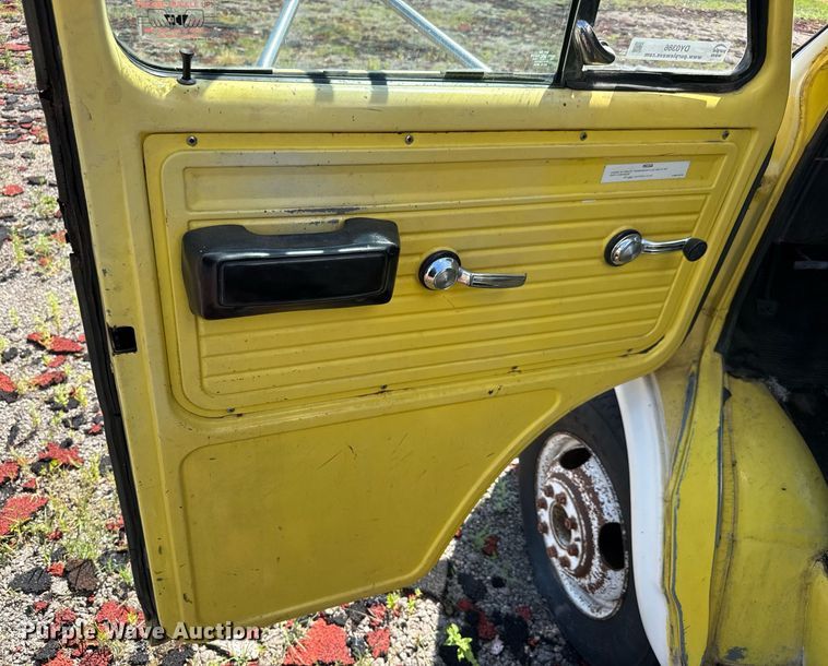 image for item DY0386 1987 GMC Vandura 3500 box truck