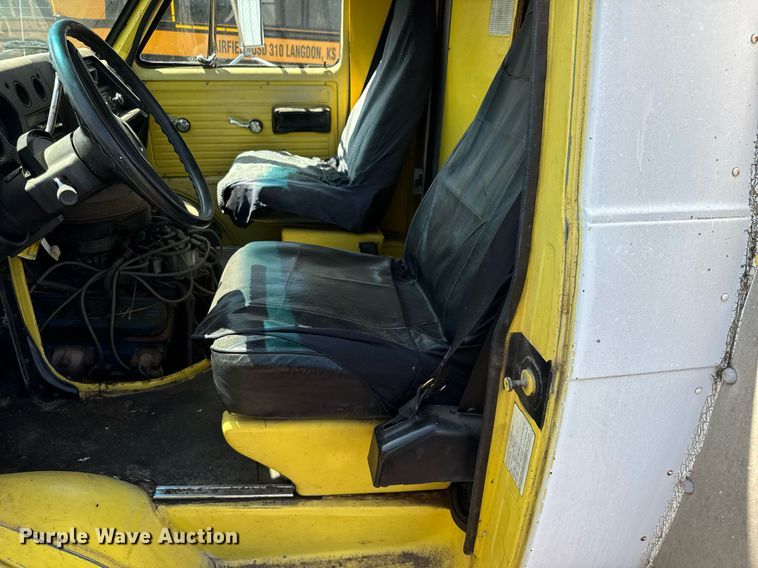 image for item DY0386 1987 GMC Vandura 3500 box truck