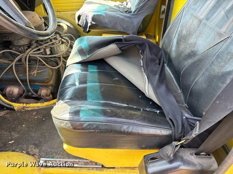 image for item DY0386 1987 GMC Vandura 3500 box truck