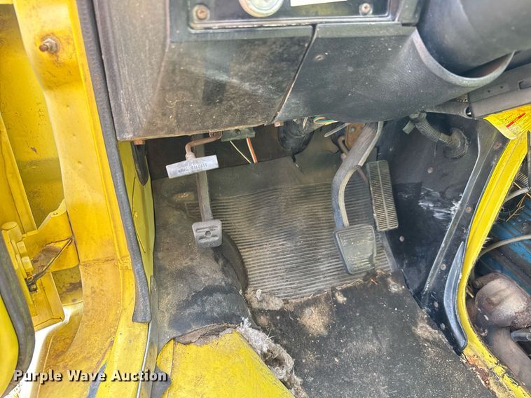 image for item DY0386 1987 GMC Vandura 3500 box truck