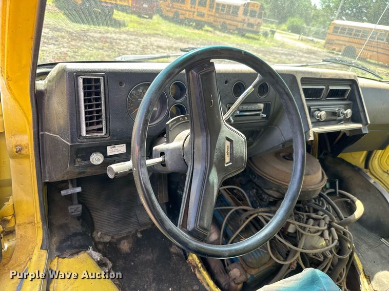 image for item DY0386 1987 GMC Vandura 3500 box truck