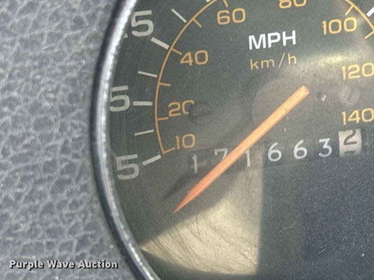 image for item DY0386 1987 GMC Vandura 3500 box truck