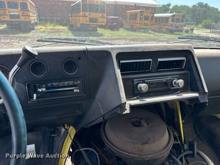 image for item DY0386 1987 GMC Vandura 3500 box truck