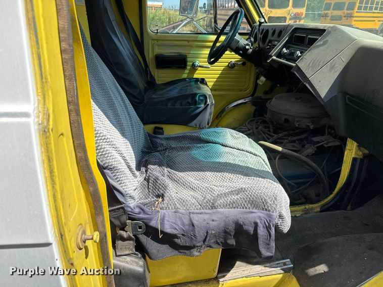 image for item DY0386 1987 GMC Vandura 3500 box truck