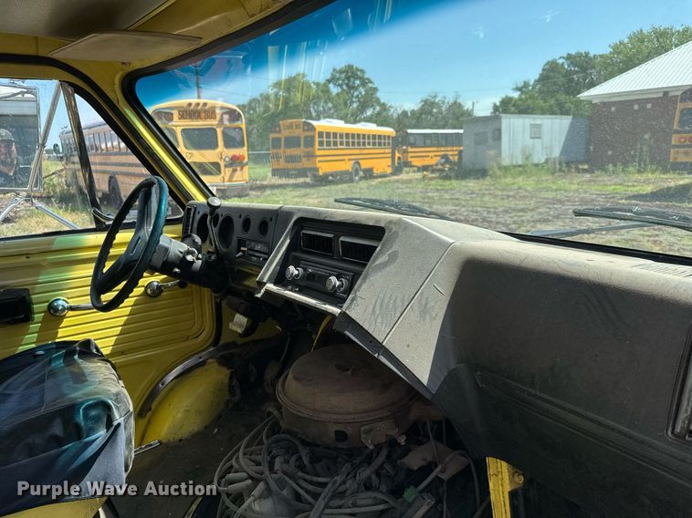 image for item DY0386 1987 GMC Vandura 3500 box truck