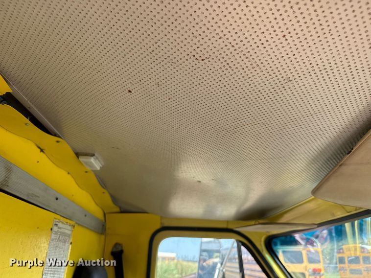 image for item DY0386 1987 GMC Vandura 3500 box truck