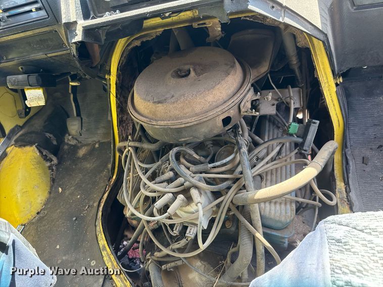 image for item DY0386 1987 GMC Vandura 3500 box truck