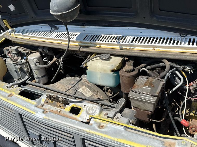 image for item DY0386 1987 GMC Vandura 3500 box truck