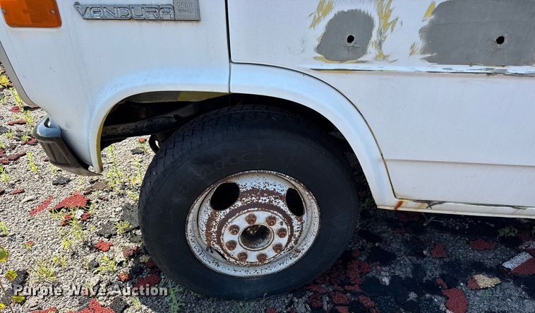 image for item DY0386 1987 GMC Vandura 3500 box truck