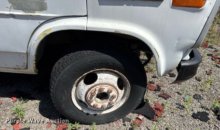 image for item DY0386 1987 GMC Vandura 3500 box truck