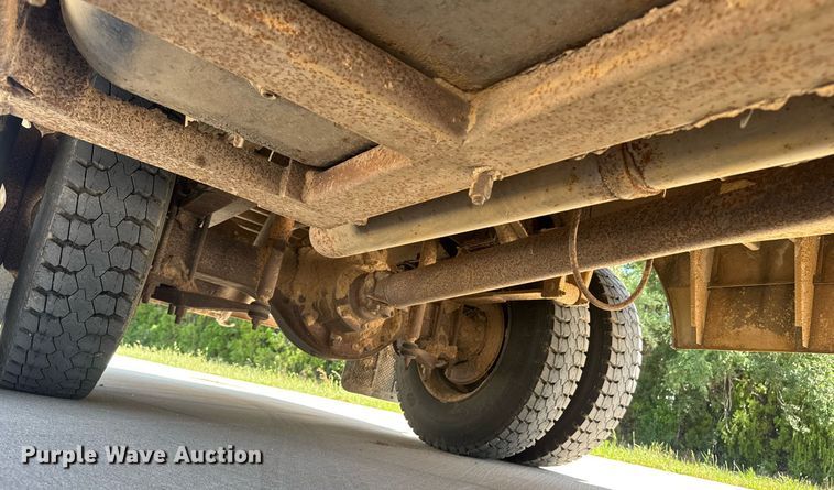 image for item DY0387 2001 Freightliner FS65 school bus