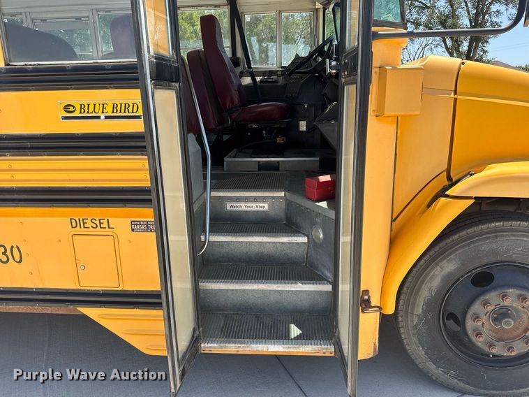 image for item DY0387 2001 Freightliner FS65 school bus