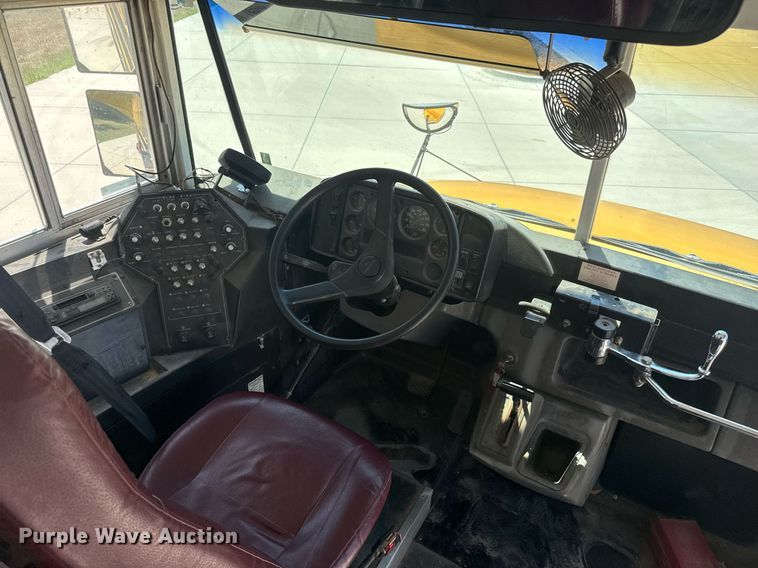 image for item DY0387 2001 Freightliner FS65 school bus