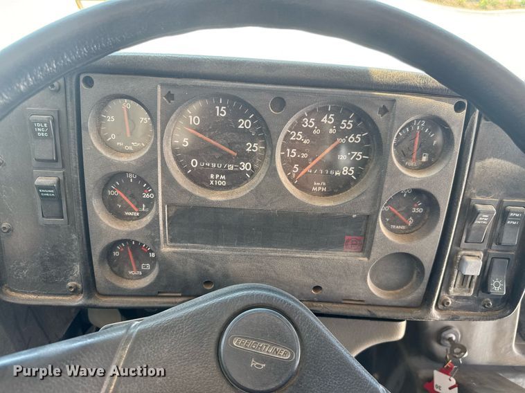 image for item DY0387 2001 Freightliner FS65 school bus