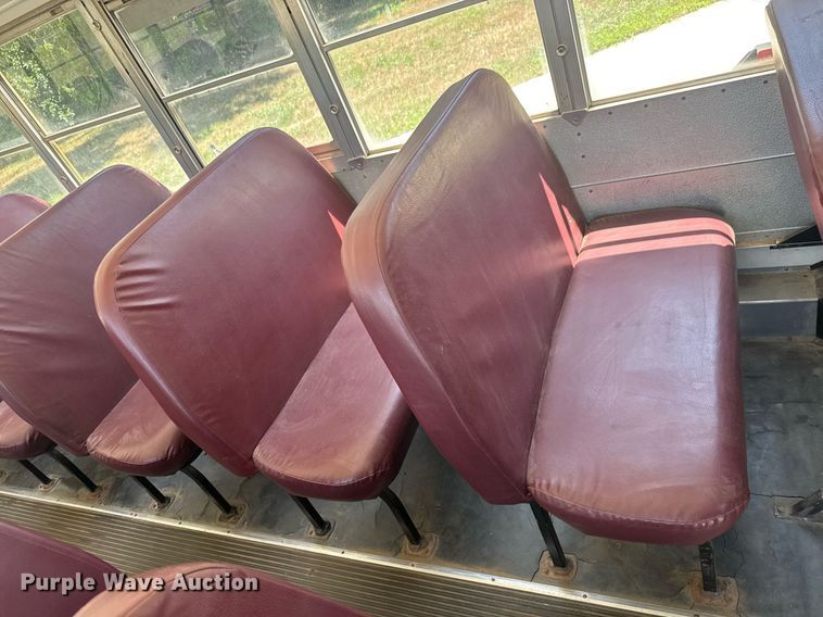 image for item DY0387 2001 Freightliner FS65 school bus