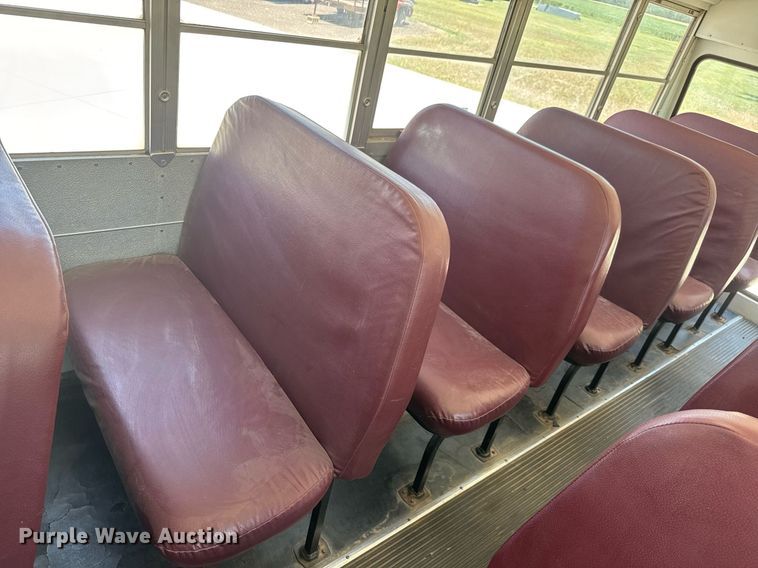 image for item DY0387 2001 Freightliner FS65 school bus