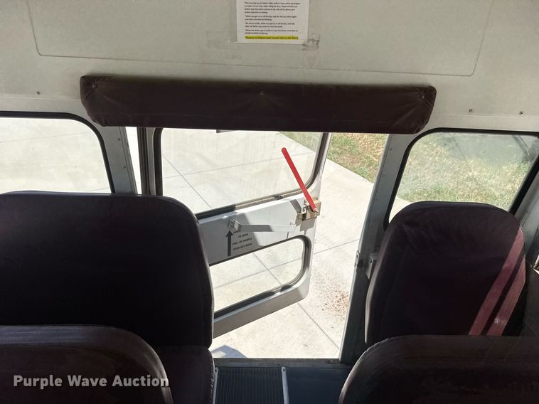 image for item DY0387 2001 Freightliner FS65 school bus