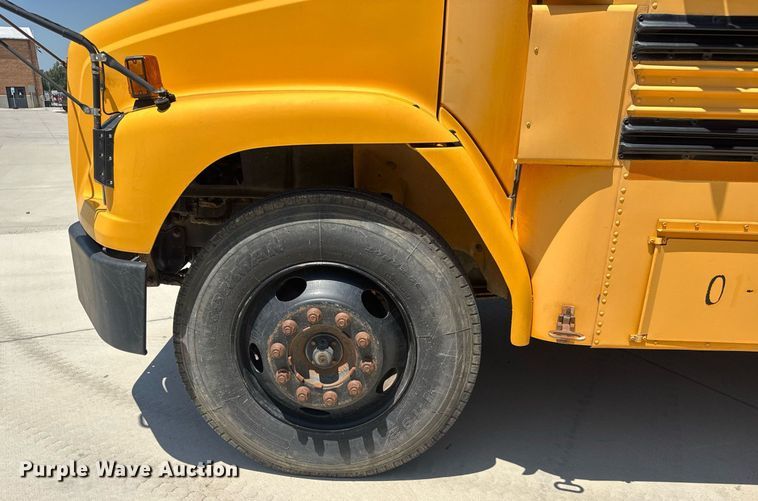 image for item DY0387 2001 Freightliner FS65 school bus