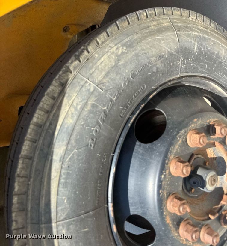 image for item DY0387 2001 Freightliner FS65 school bus