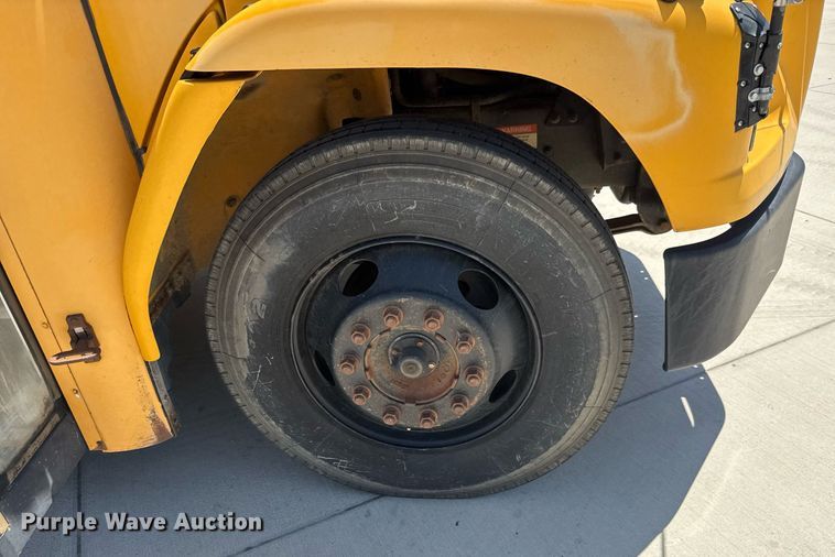 image for item DY0387 2001 Freightliner FS65 school bus