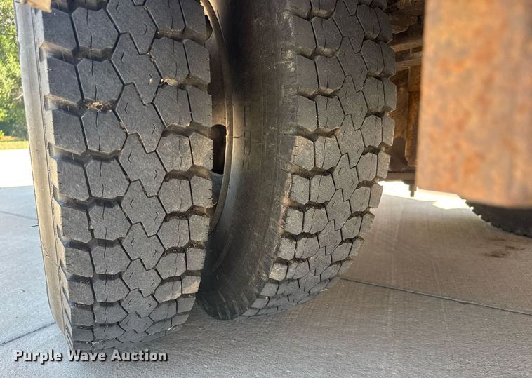 image for item DY0387 2001 Freightliner FS65 school bus