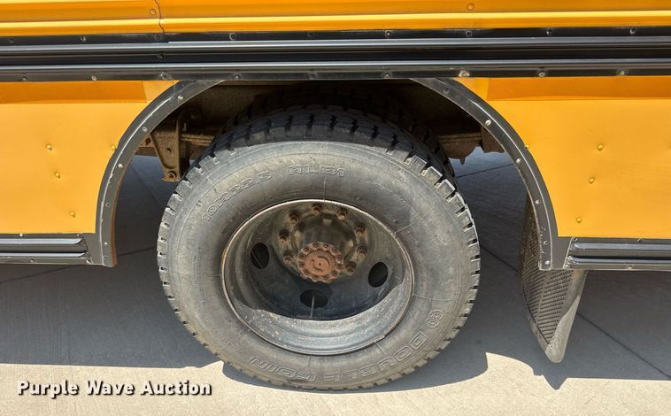 image for item DY0387 2001 Freightliner FS65 school bus