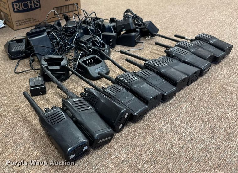 image for item DY0389 (12) radios