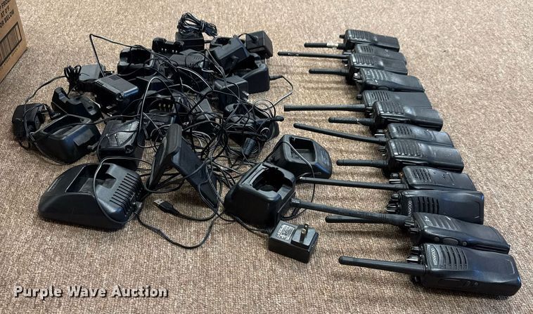 image for item DY0389 (12) radios