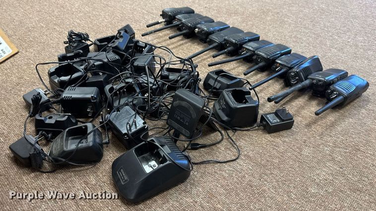 image for item DY0389 (12) radios