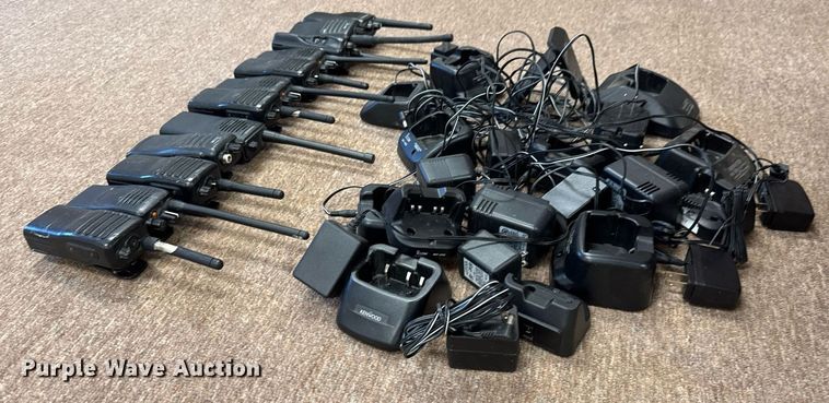 image for item DY0389 (12) radios