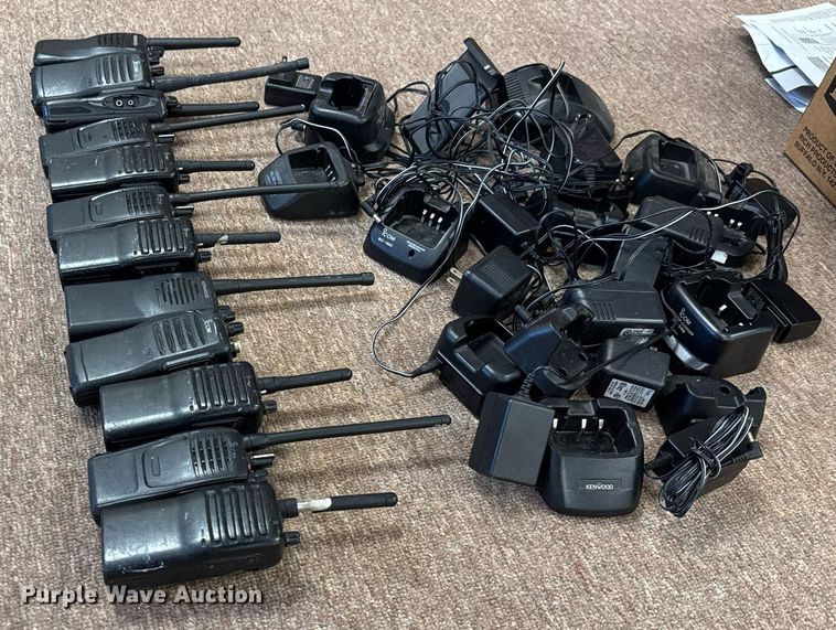 image for item DY0389 (12) radios