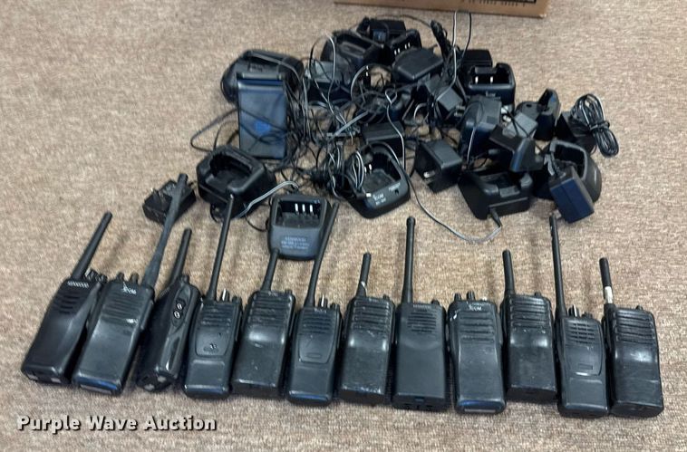 image for item DY0389 (12) radios