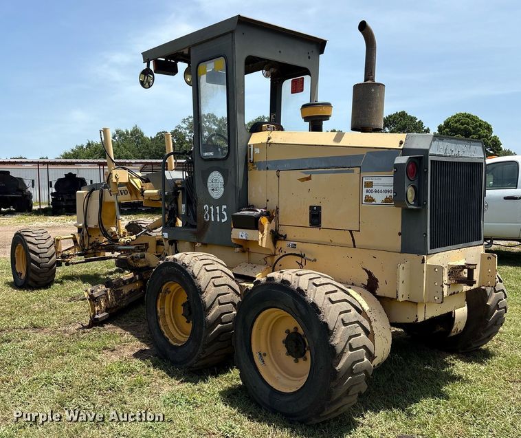 image for item DY0758 2001 Volvo C80A27 motor grader